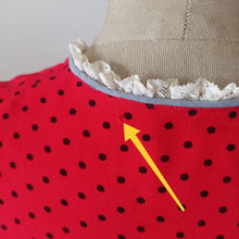 Cargar imagen en el visor de la galería, 1940s - MILOTY, Germany - Gorgeous Red Dotted Folkloric Dress - W27 (68cm)
