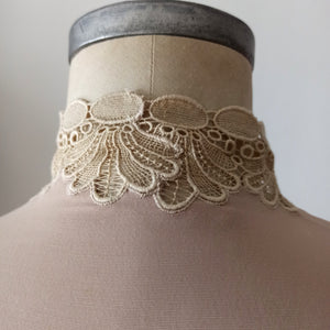 1940s - Exquisite Sand Rayon Handmade Lace Blouse - W39 (100cm)