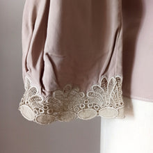 Charger l&#39;image dans la galerie, 1940s - Exquisite Sand Rayon Handmade Lace Blouse - W39 (100cm)
