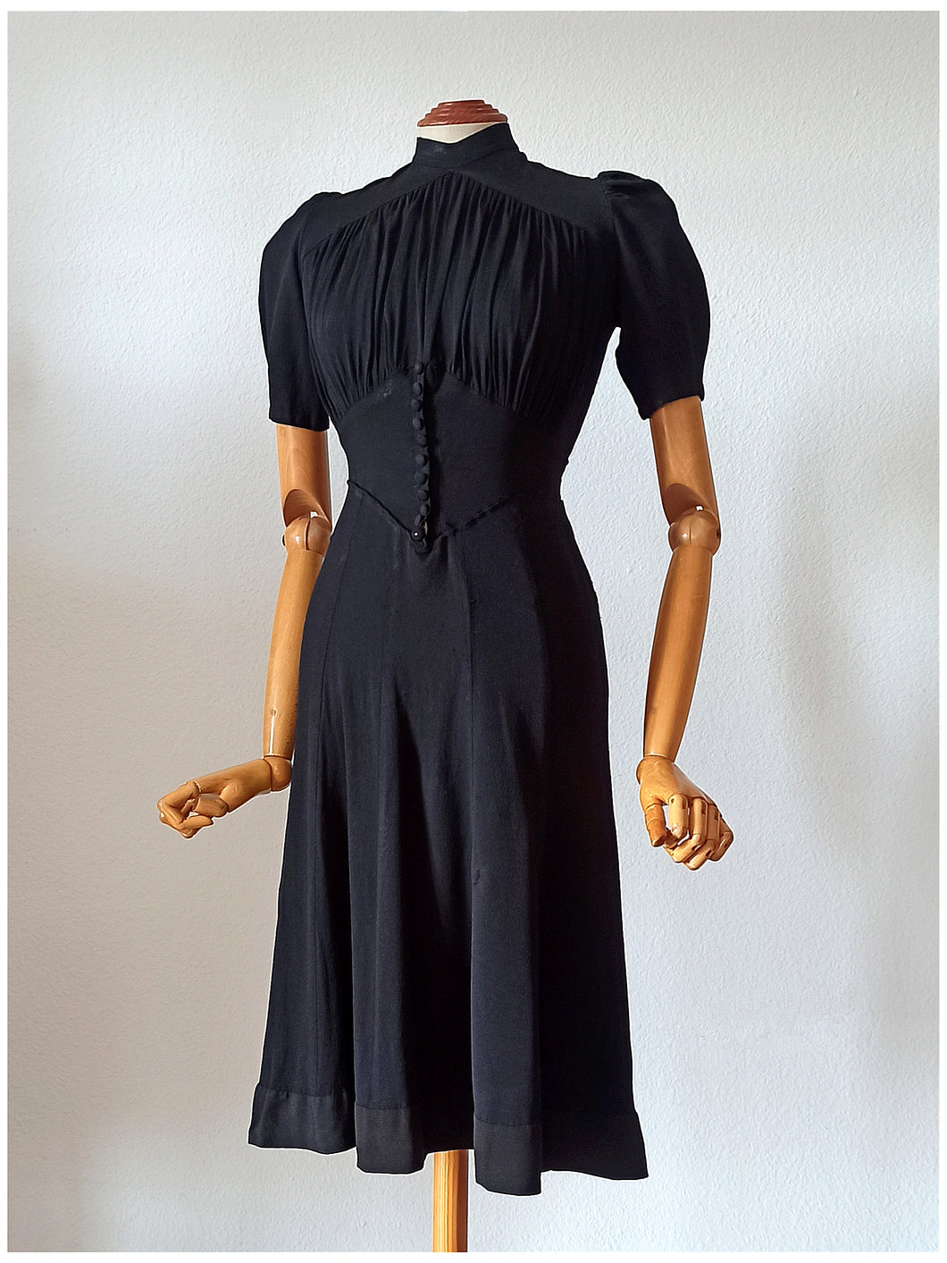 1930s - Delicious Black Crepe Dress - W28 (72cm)