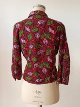 Cargar imagen en el visor de la galería, 1950s - Stunning Leaves Print Rayon Blouse - Sz.44
