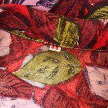 Cargar imagen en el visor de la galería, 1950s - Stunning Leaves Print Rayon Blouse - Sz.44
