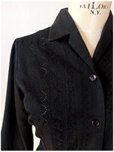 Charger l&#39;image dans la galerie, 1950s - Gorgeous Embroidered Black Cotton Blouse - W34.5 (88cm)
