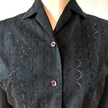 Charger l&#39;image dans la galerie, 1950s - Gorgeous Embroidered Black Cotton Blouse - W34.5 (88cm)
