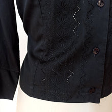 Charger l&#39;image dans la galerie, 1950s - Gorgeous Embroidered Black Cotton Blouse - W34.5 (88cm)
