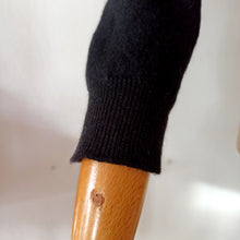 Charger l&#39;image dans la galerie, 1950s - Stunning Black Beaded Angora Wool Cardigan
