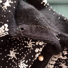 Charger l&#39;image dans la galerie, 1950s - Stunning Black Beaded Angora Wool Cardigan
