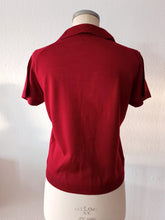 Laden Sie das Bild in den Galerie-Viewer, 1950s 1960s - JUMARI, Spain - Deadstock Burgundy Knit Jumper - Sz. L/XL
