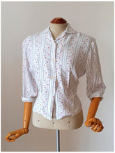 Charger l&#39;image dans la galerie, 1940s 1950s - Adorable Floral Rayon Blouse - Sz.42
