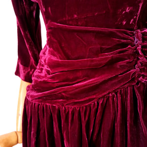 1940s - Delightful Bordeaux Velvet Evening Dress - W26.5 (68cm)