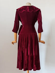 1940s - Delightful Bordeaux Velvet Evening Dress - W26.5 (68cm)