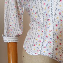 Charger l&#39;image dans la galerie, 1940s 1950s - Adorable Floral Rayon Blouse - Sz.42
