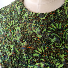 Carica l&#39;immagine nel visualizzatore di Gallery, 1960s - Stunning Pinecone Buttons Acid Green Dress - W35 (90cm)
