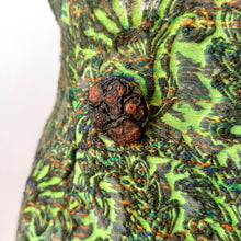 Carica l&#39;immagine nel visualizzatore di Gallery, 1960s - Stunning Pinecone Buttons Acid Green Dress - W35 (90cm)
