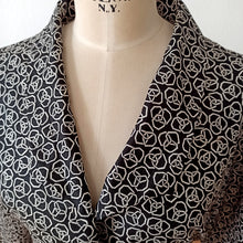 Charger l&#39;image dans la galerie, 1950s 1960s - GFI, Paris - Fabulous Geometric Belted Blouse - Sz.48
