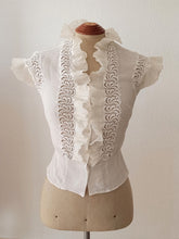 Carica l&#39;immagine nel visualizzatore di Gallery, 1940s 1950s - Stunning White Crepe Lace Blouse - W24/25 (60/64cm)
