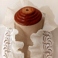 Carica l&#39;immagine nel visualizzatore di Gallery, 1940s 1950s - Stunning White Crepe Lace Blouse - W24/25 (60/64cm)
