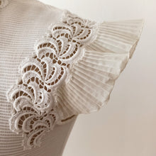 Carica l&#39;immagine nel visualizzatore di Gallery, 1940s 1950s - Stunning White Crepe Lace Blouse - W24/25 (60/64cm)
