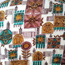 Laden Sie das Bild in den Galerie-Viewer, 1960s - Gorgeous Novelty Satin Blouse - Sz. M/L
