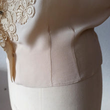 Load image into Gallery viewer, 1940s 1950s - Delightful Sand Crepe Cotton Blouse - W34.5 (88cm)
