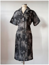 Load image into Gallery viewer, 1950s 1960s - TERGAL, France -  Stunning Grey Abstract Dress - W42 (106cm)
