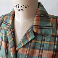 Cargar imagen en el visor de la galería, 1940s - NELLY DON, USA - Adorable Plaid Cotton Dress - W26 (66cm)
