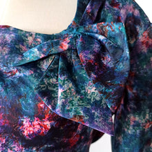 Laden Sie das Bild in den Galerie-Viewer, 1950s - Stunning Abstract Satin Silk Dress - W36 (92cm)
