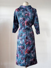 Laden Sie das Bild in den Galerie-Viewer, 1950s - Stunning Abstract Satin Silk Dress - W36 (92cm)
