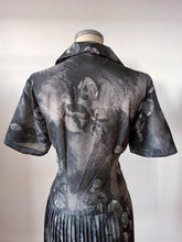 Load image into Gallery viewer, 1950s 1960s - TERGAL, France -  Stunning Grey Abstract Dress - W42 (106cm)
