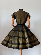 Load image into Gallery viewer, 1940s 1950s - Stunning Green Silk Velvet Dress - W27.5 (70cm)
