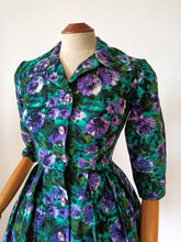 Load image into Gallery viewer, 1950s - Stunning Purple Flowers Soft Wool Dress - W25 (64cm)
