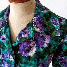 Load image into Gallery viewer, 1950s - Stunning Purple Flowers Soft Wool Dress - W25 (64cm)
