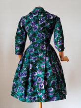 Load image into Gallery viewer, 1950s - Stunning Purple Flowers Soft Wool Dress - W25 (64cm)
