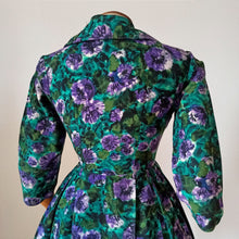 Load image into Gallery viewer, 1950s - Stunning Purple Flowers Soft Wool Dress - W25 (64cm)
