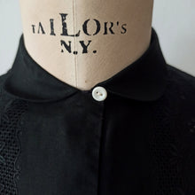 Cargar imagen en el visor de la galería, 1950s - FRENCH DEADSTOCK - Black Cotton Blouse - Sz 42
