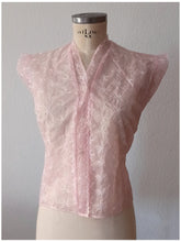 Carica l&#39;immagine nel visualizzatore di Gallery, 1950s - FRENCH DEADSTOCK - Pink Nylon Blouse - Sz 44
