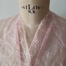 Carica l&#39;immagine nel visualizzatore di Gallery, 1950s - FRENCH DEADSTOCK - Pink Nylon Blouse - Sz 44
