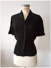 Cargar imagen en el visor de la galería, 1950s - Elegant Black Rayon  Blouse - Sz 42
