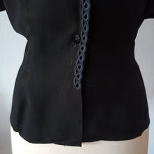 Cargar imagen en el visor de la galería, 1950s - Elegant Black Rayon  Blouse - Sz 42
