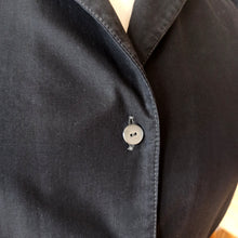 Laden Sie das Bild in den Galerie-Viewer, 1950s - Cute Solid Black Cotton Blouse - Sz 42
