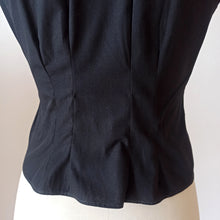 Laden Sie das Bild in den Galerie-Viewer, 1950s - Cute Solid Black Cotton Blouse - Sz 42
