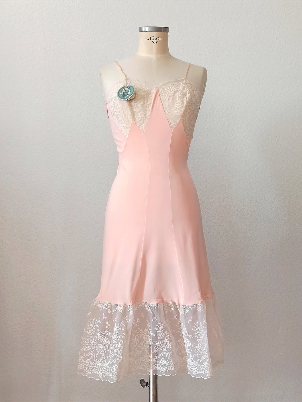 1950s - LE CHAT, France - Deadstock - Precious Pink Negligee - Sz 42