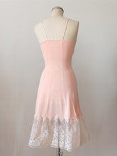 Cargar imagen en el visor de la galería, 1950s - LE CHAT, France - Deadstock - Precious Pink Negligee - Sz 42
