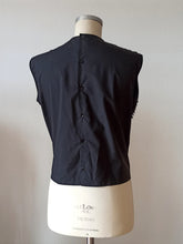 Carica l&#39;immagine nel visualizzatore di Gallery, 1960s - MAGDELEINE, France - Superb Black Lace Blouse - Sz 44
