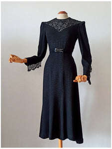 1930s - Stunning Art Deco Rayon Silk Lace Dress - W31 (80cm)