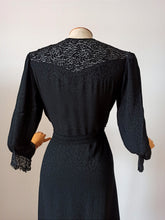 Carica l&#39;immagine nel visualizzatore di Gallery, 1930s - Stunning Art Deco Rayon Silk Lace Dress - W31 (80cm)
