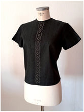 Laden Sie das Bild in den Galerie-Viewer, 1960s - SWISS QUALITY, Switzerland - Cute Black Cotton Blouse - Sz. 44
