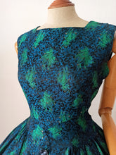 Charger l&#39;image dans la galerie, 1950s - Stunning Peacock Effect Satin Dress - W26 (66cm)
