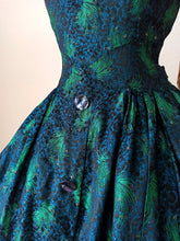 Charger l&#39;image dans la galerie, 1950s - Stunning Peacock Effect Satin Dress - W26 (66cm)
