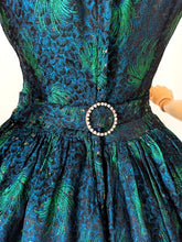 Charger l&#39;image dans la galerie, 1950s - Stunning Peacock Effect Satin Dress - W26 (66cm)

